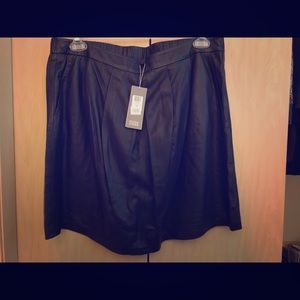 Eileen Fisher beautiful genuine leather skirt.